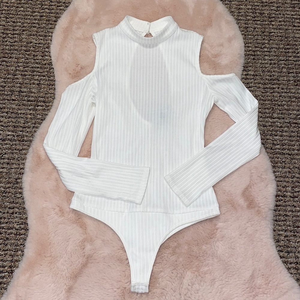 MIDNIGHT nikibiki white high neck ribbed cold shoulder long sleeve bodysuit